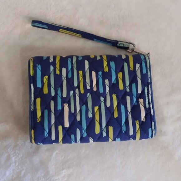 Vera Bradley Katalina Blues Quilted Wristlet Turn Lock Wallet - Picture 2 of 4